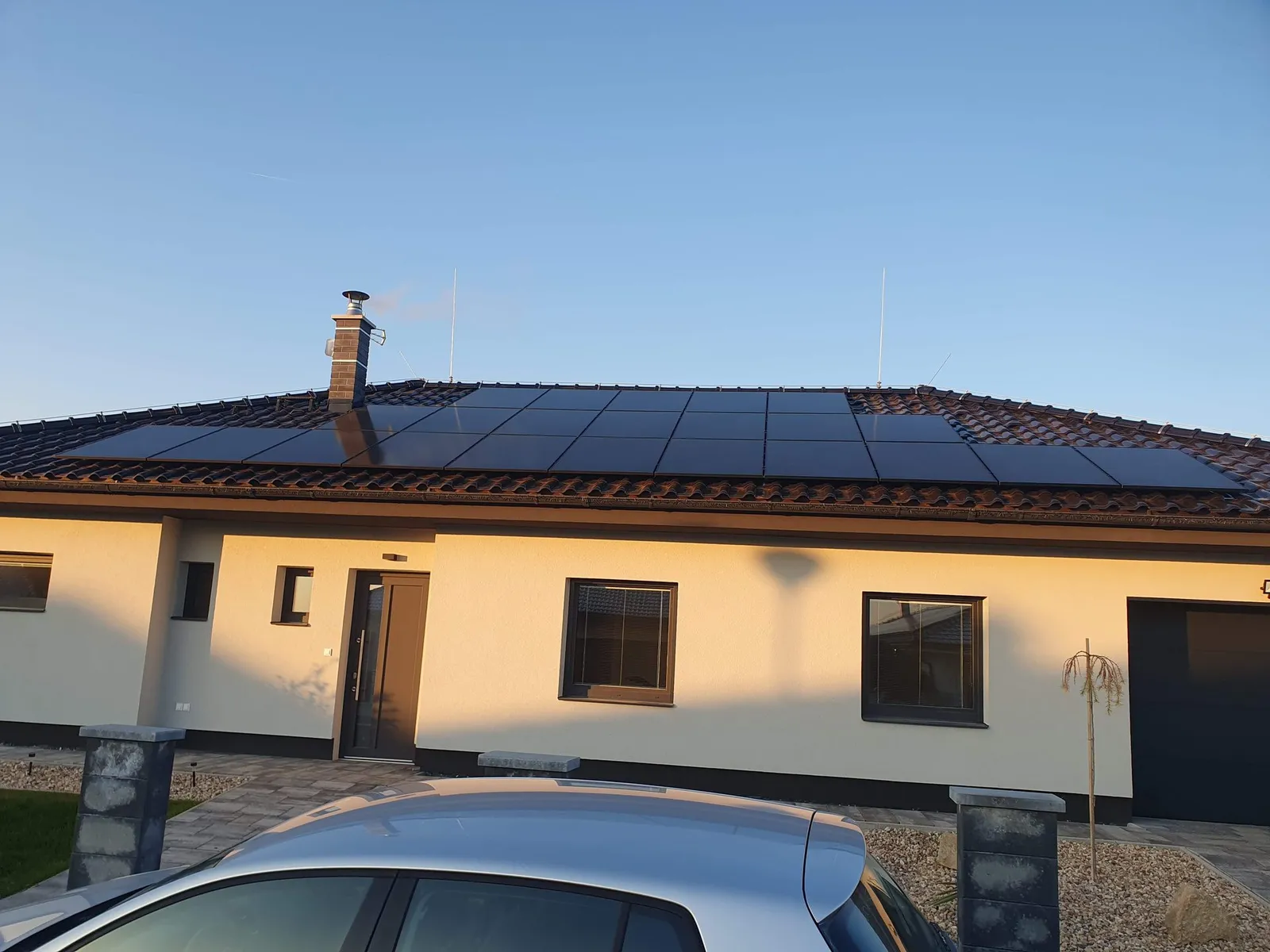 Hlavní fotografie realizace: Rodinný dům — 9,9 kWp s baterií