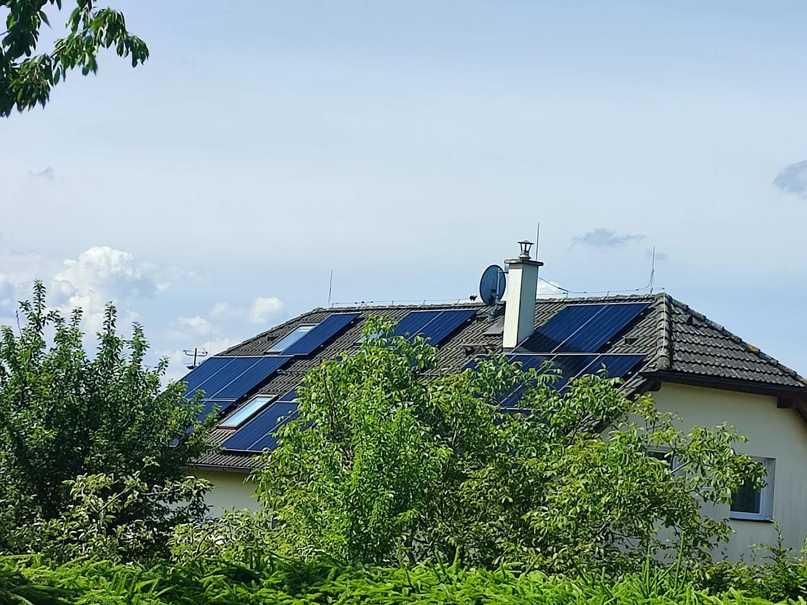 Hlavní fotografie realizace: Rodinný dům — 19,6 kWp s baterií