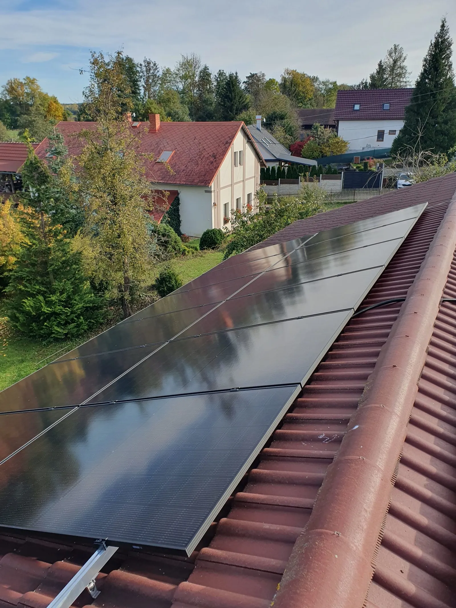 Hlavní fotografie realizace: Rodinný dům — 10 kWp s baterií a NZÚ