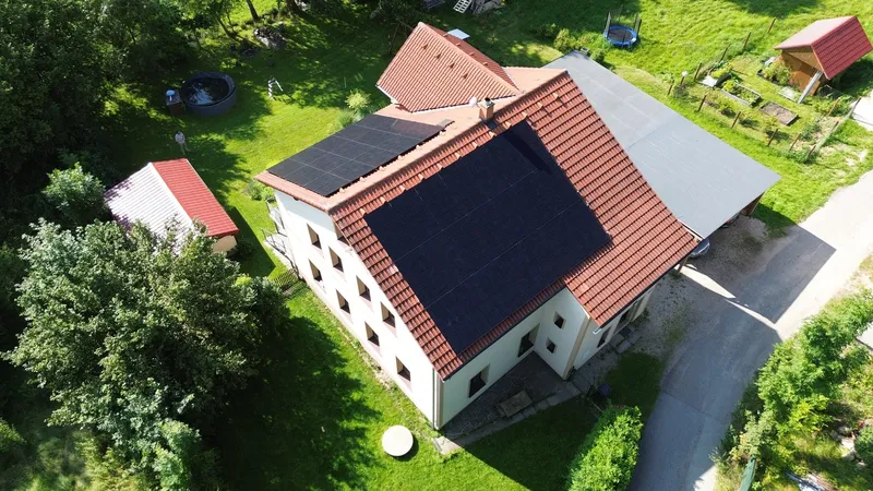 Fotografie 2 z realizace Rodinný dům — 15 kWp, 64 kWh baterie