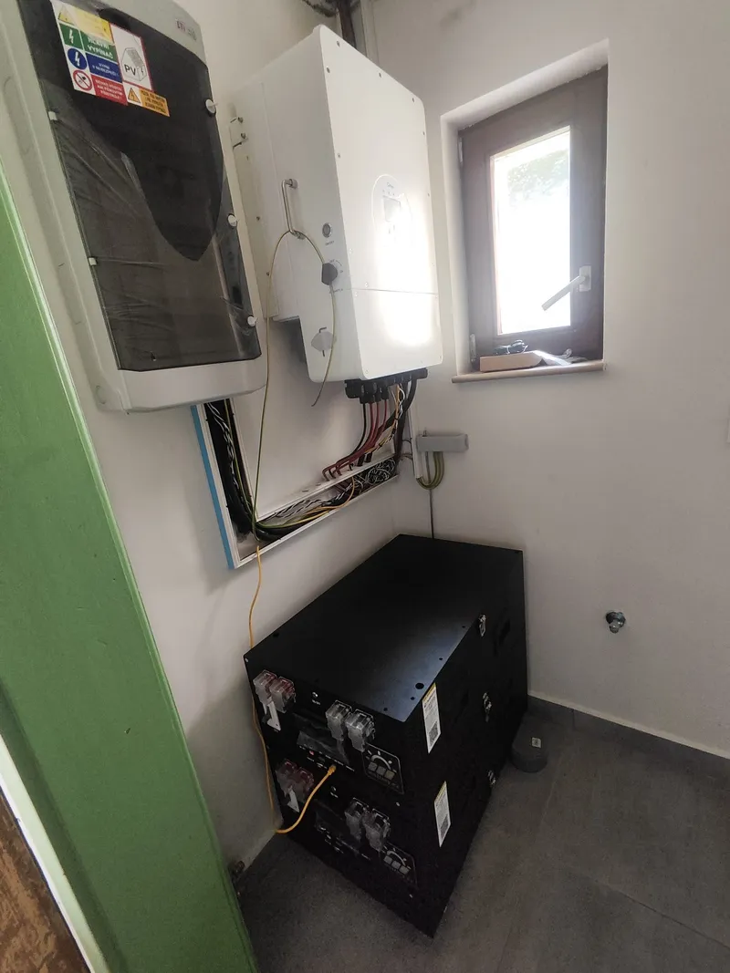 Fotografie 3 z realizace Rodinný dům — 15 kWp, 64 kWh baterie
